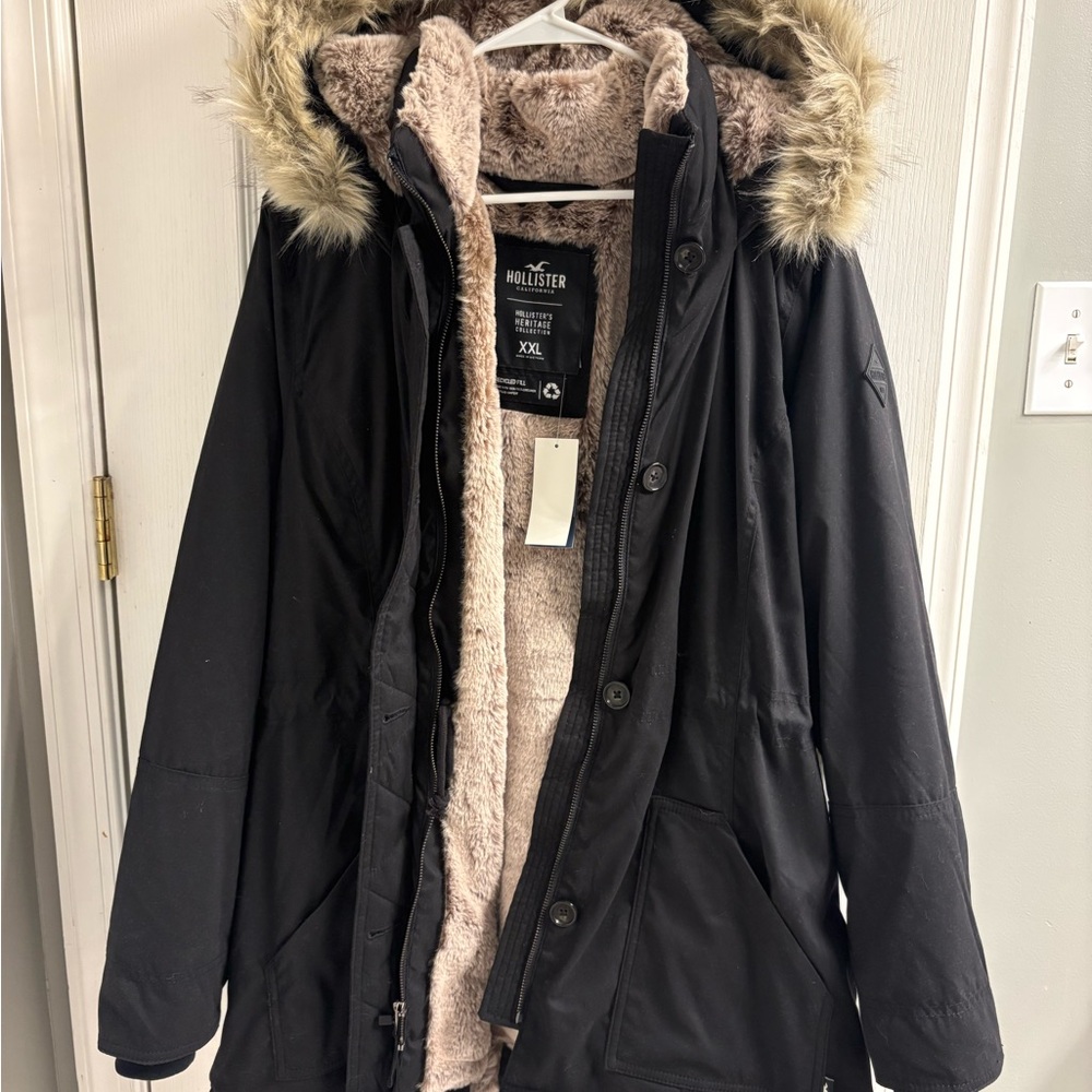 Hollister Women's Black Puffer Coat with Fur Hood